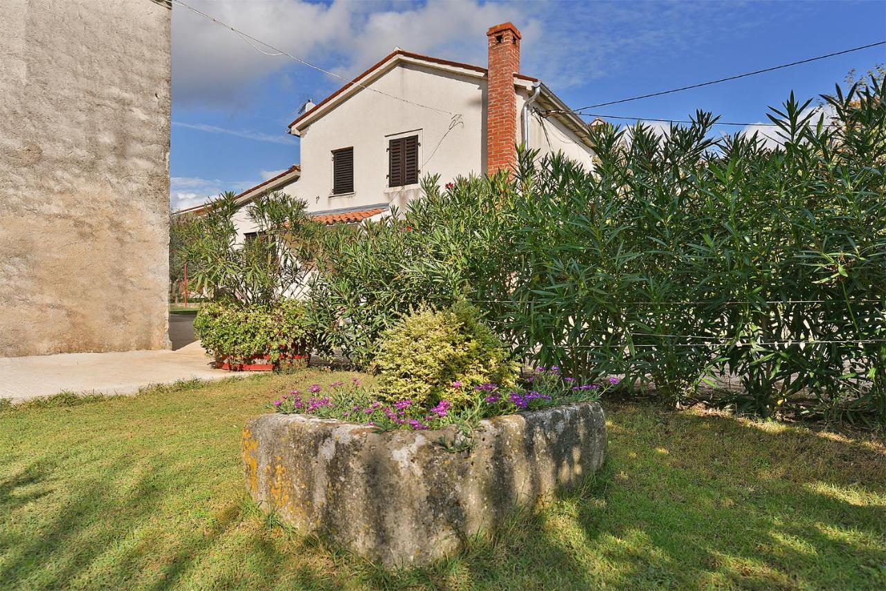 House Monteci 1378 Villa Galižana Dış mekan fotoğraf