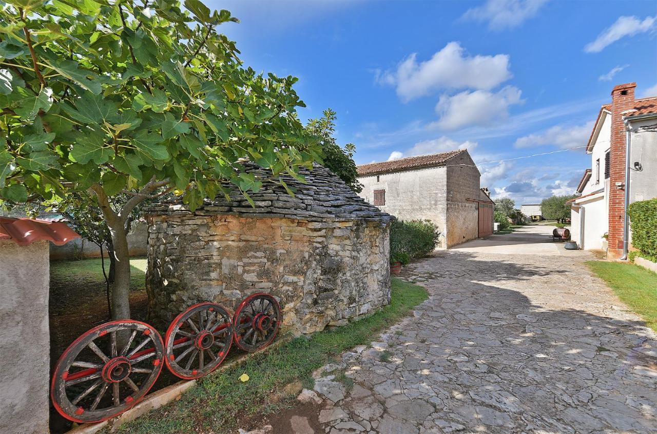 House Monteci 1378 Villa Galižana Dış mekan fotoğraf