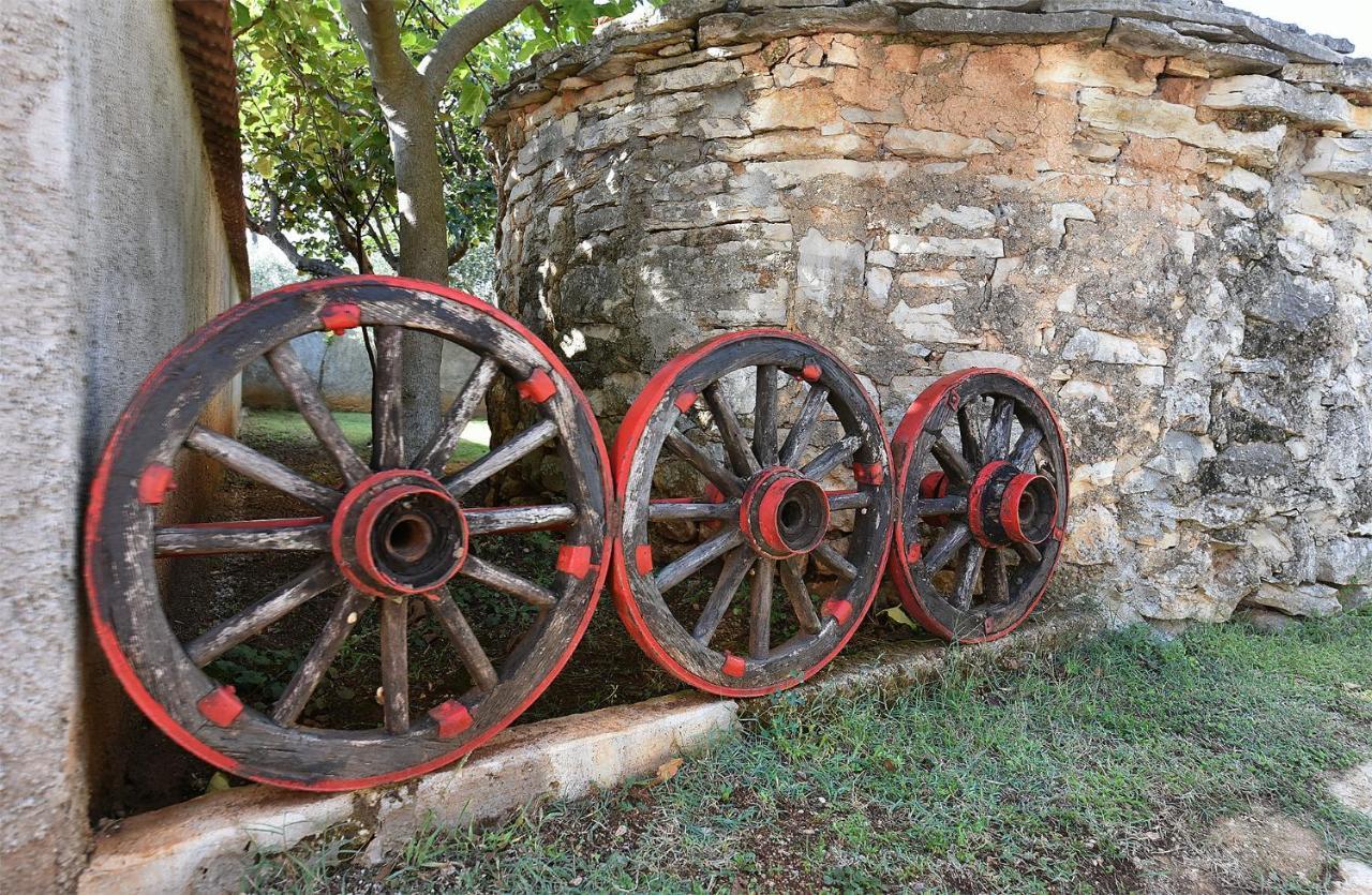 House Monteci 1378 Villa Galižana Dış mekan fotoğraf